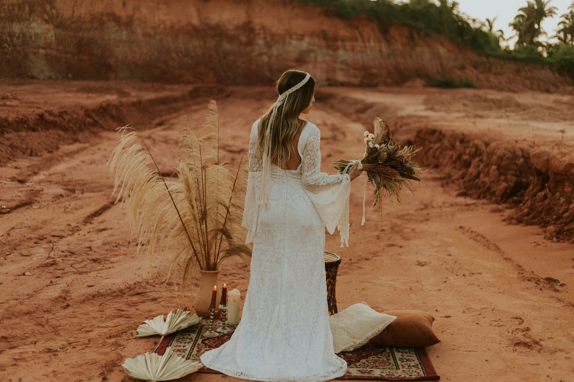 Boho-Brautkleid mit weiten Ärmeln
