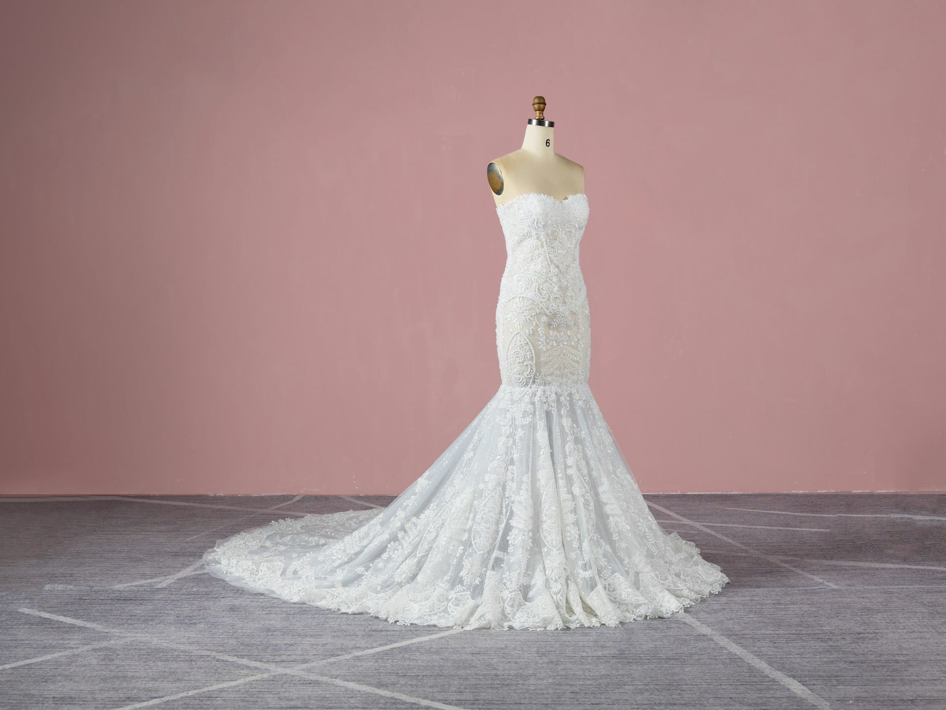 Figurbetontes Brautkleid im Meerjungfrauenschnitt